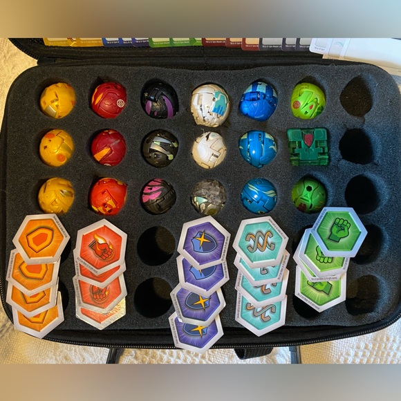 Bakugan holder collection with cards and magnetic hexagons - Picture 4 of 9